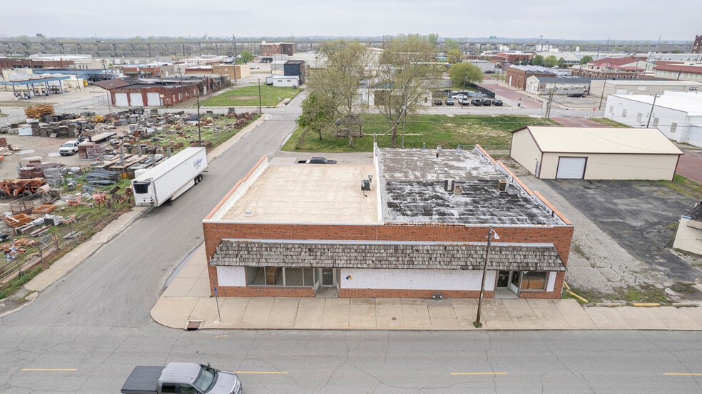 716 S 8th St, Saint Joseph, MO for lease - Primary Photo - Image 1 of 6