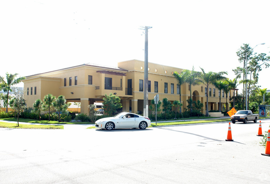 6900 SW 80th St, Miami, FL for lease - Building Photo - Image 2 of 3