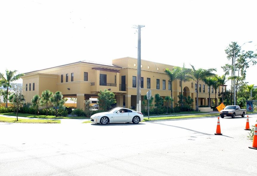 6900 SW 80th St, Miami, FL for lease - Building Photo - Image 3 of 4
