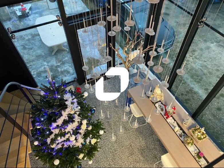 Office in L'ISLE-ADAM for lease - Building Photo - Image 3 of 13