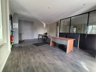 More details for 46 Rue Des Broderies, Coignières - Retail for Lease