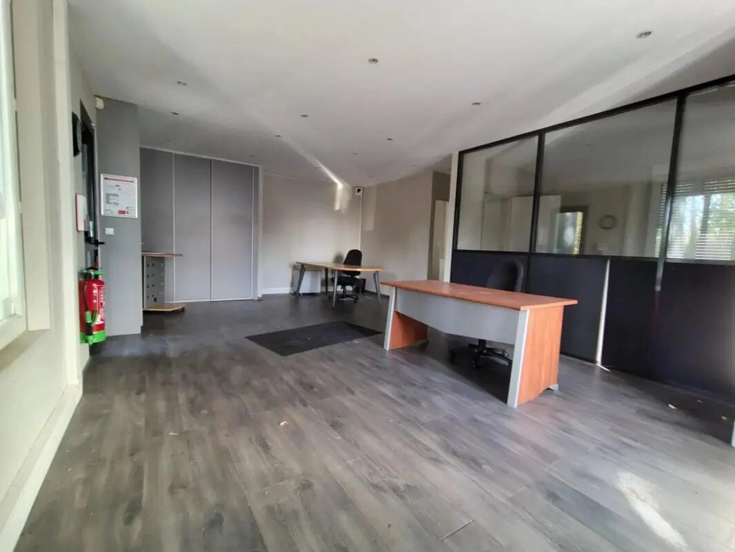 46 Rue Des Broderies, Coignières for lease Interior Photo- Image 1 of 2