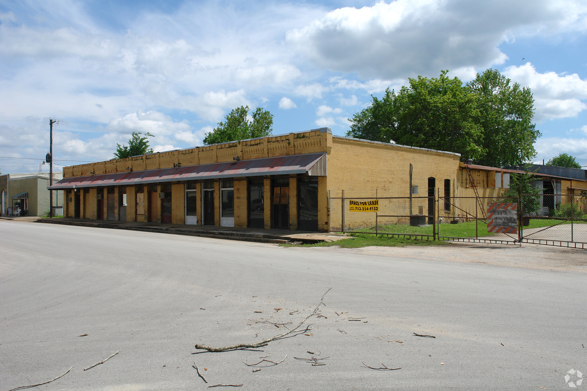 109 NW 2nd St, Smithville, TX for lease Primary Photo- Image 1 of 28