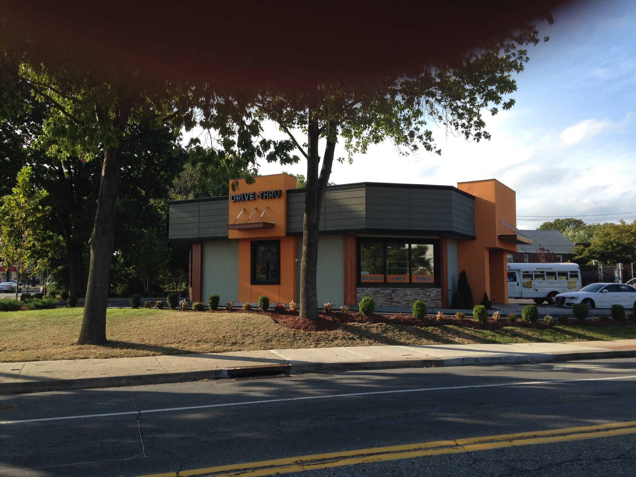 24 Tarrytown Rd, White Plains, NY 10607 DriveThru