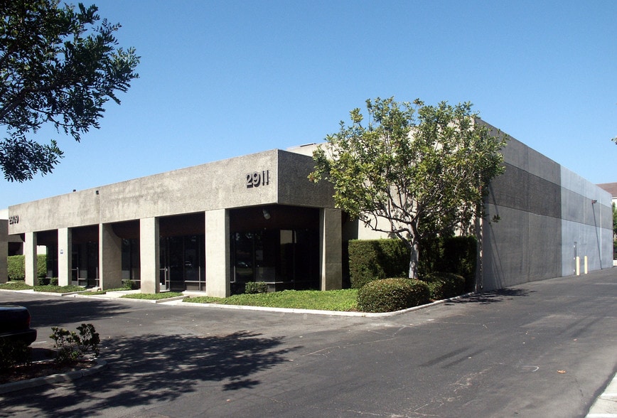 2907-2911 S Croddy Way, Santa Ana, CA for lease - Building Photo - Image 3 of 6