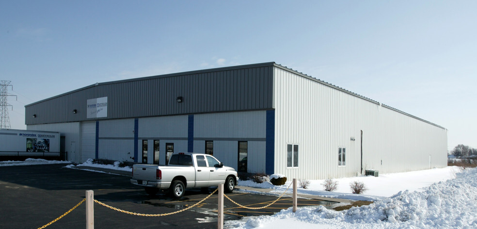 5501 Clairemont Dr, Appleton, WI for lease - Building Photo - Image 1 of 12