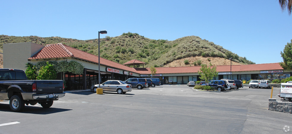 28200 Bouquet Canyon Rd, Santa Clarita, CA for lease - Building Photo - Image 1 of 29