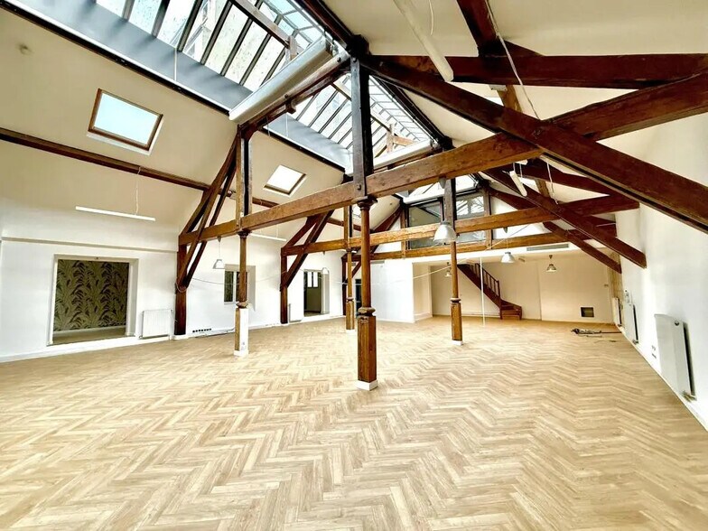 Office in Paris for lease - Interior Photo - Image 3 of 15