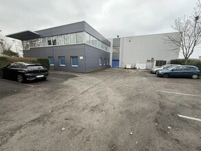 Flex in Le Plessis-Bouchard for lease Building Photo- Image 2 of 8
