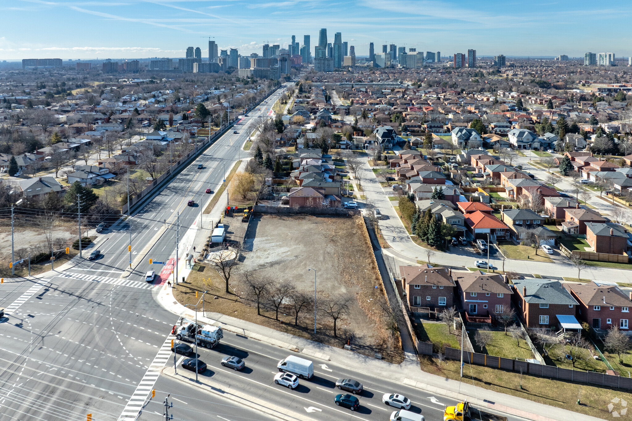 691 Burnhamthorpe Rd E, Mississauga, ON for sale Primary Photo- Image 1 of 1