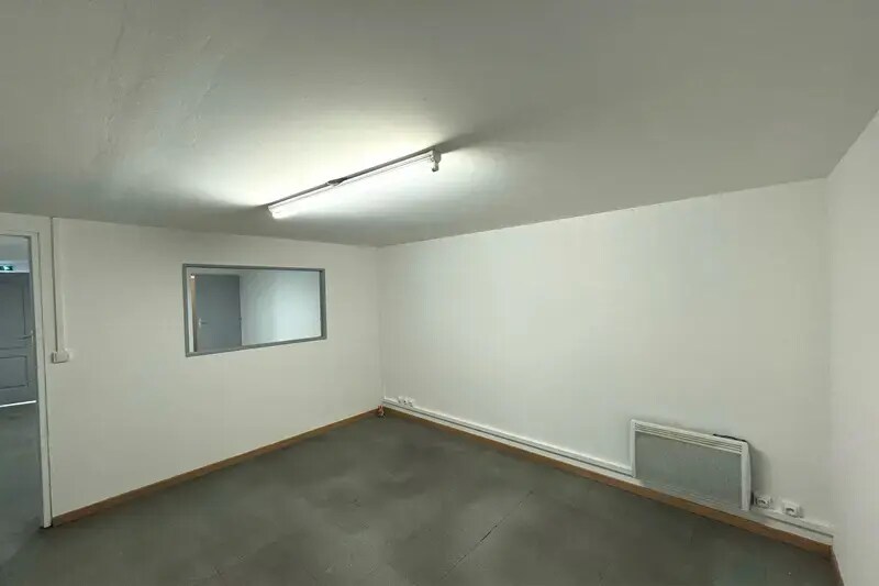 Flex in Gallargues-le-Montueux for lease Interior Photo- Image 1 of 3
