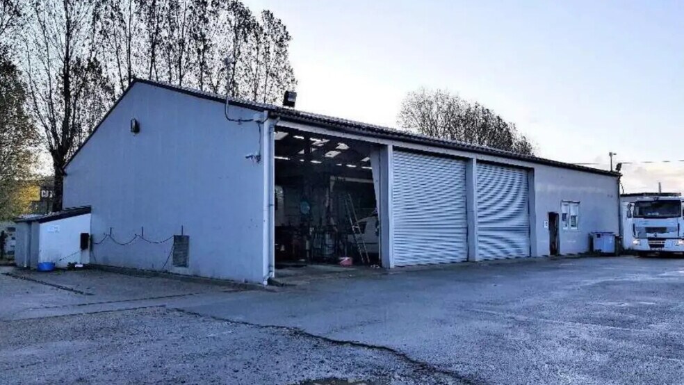 Industrial in Dunkerque for sale - Building Photo - Image 1 of 8