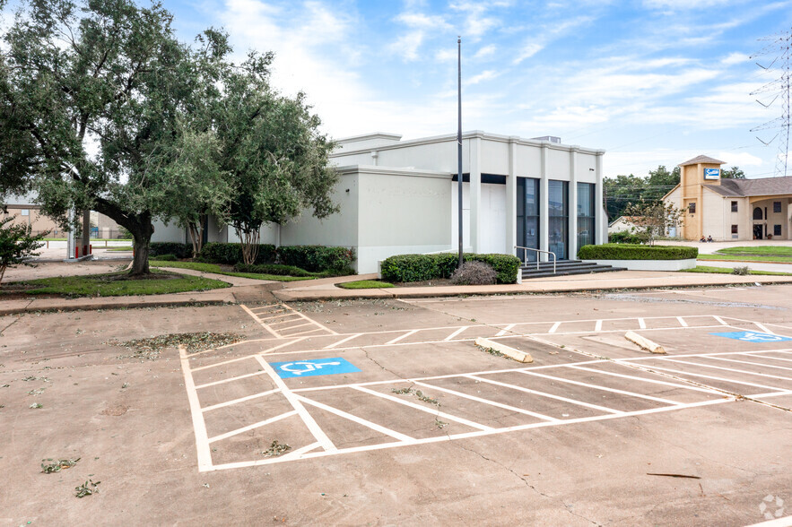 3330 Antoine Dr, Houston, TX 77092 - Retail for Sale | LoopNet