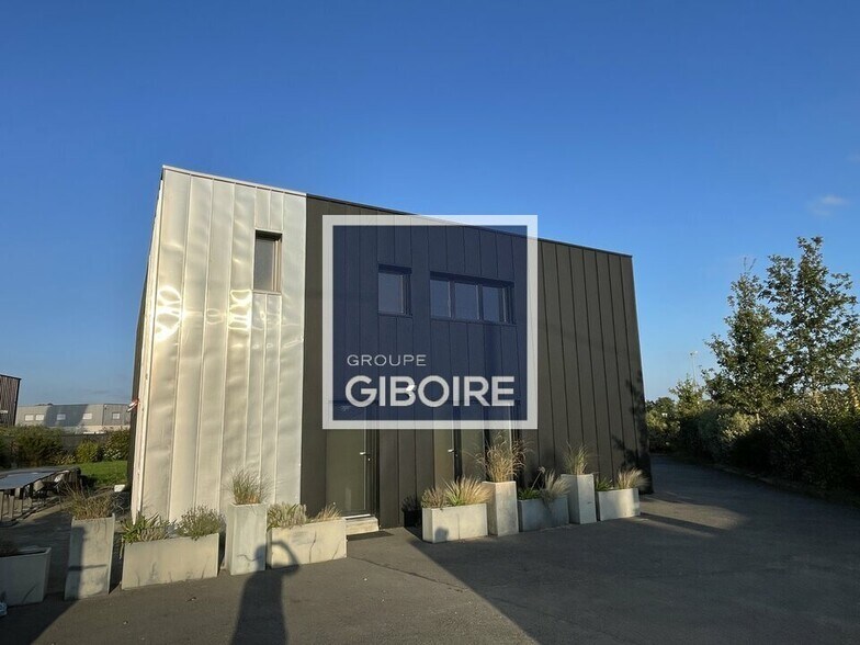Industrial in Cintre for sale - Building Photo - Image 3 of 12