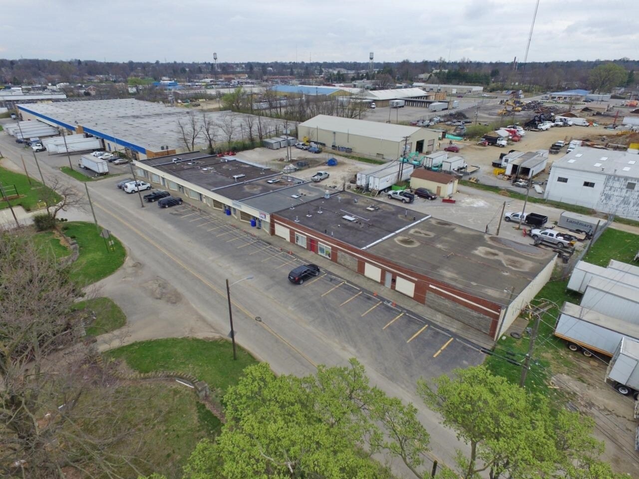 200-236 Lisle Industrial Ave, Lexington, KY for sale Primary Photo- Image 1 of 1