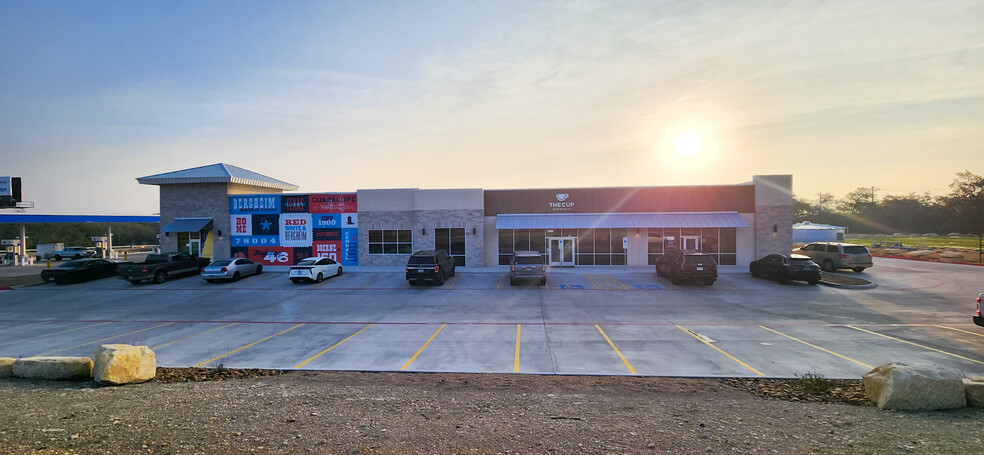 919 State Highway 46 E, Bergheim, TX for lease - Building Photo - Image 2 of 3