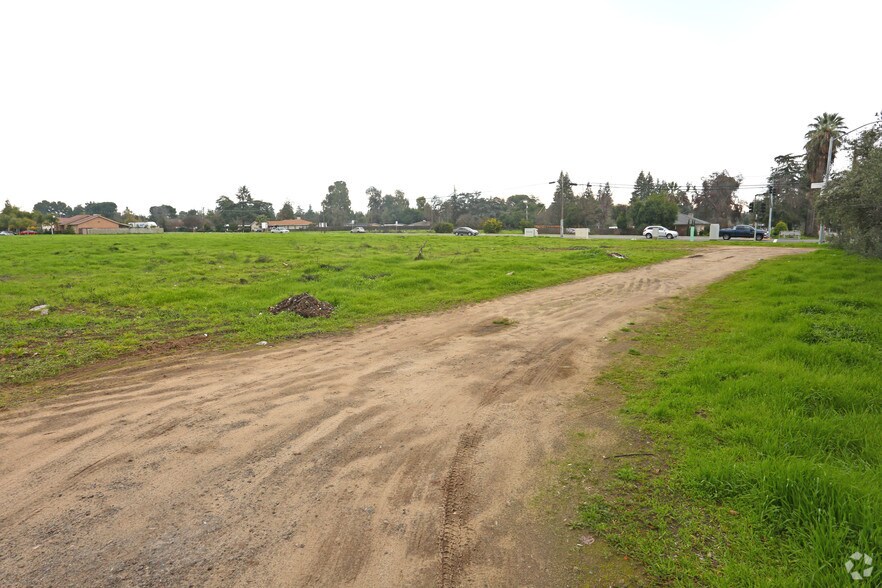 NEC Kings Canyon & Minnewawa, Fresno, CA for sale - Primary Photo - Image 1 of 1