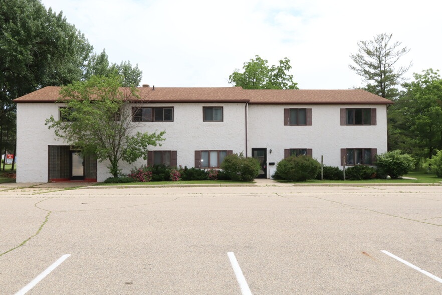 209 S Taft St, Whitewater, WI for lease - Building Photo - Image 1 of 10