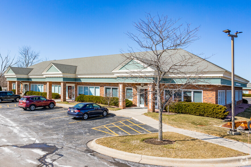 30 Tower Ct, Gurnee, IL for sale - Building Photo - Image 1 of 1