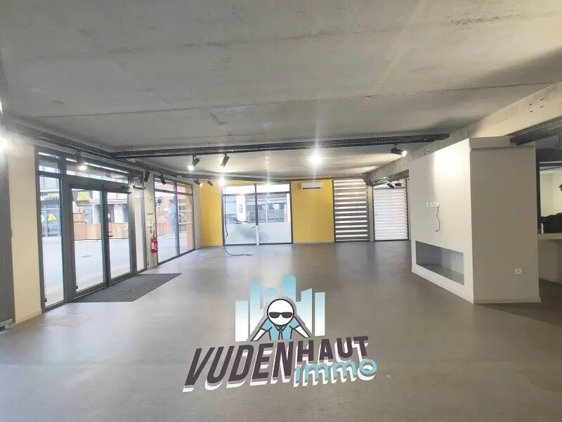 Retail in Cornebarrieu for lease Interior Photo- Image 1 of 10