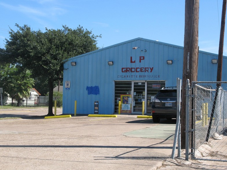 300 E Crosstimbers St, Houston, TX for lease - Primary Photo - Image 1 of 3