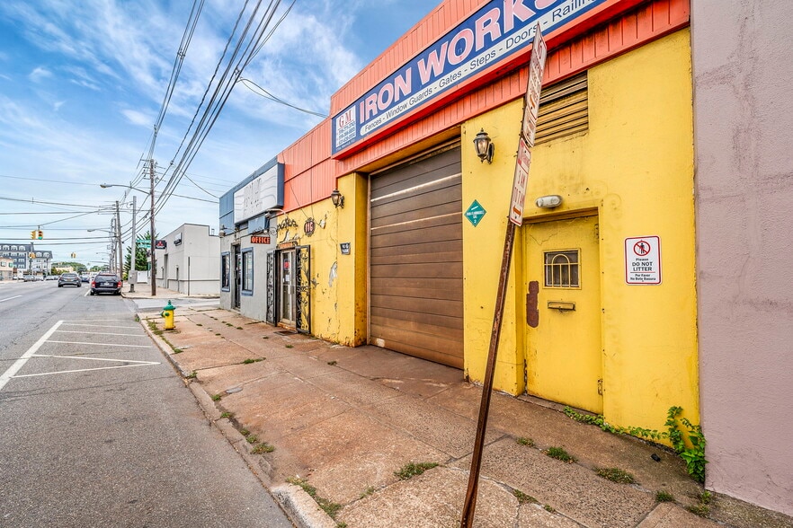 116 E Merrick Rd, Freeport, NY for sale - Building Photo - Image 3 of 15