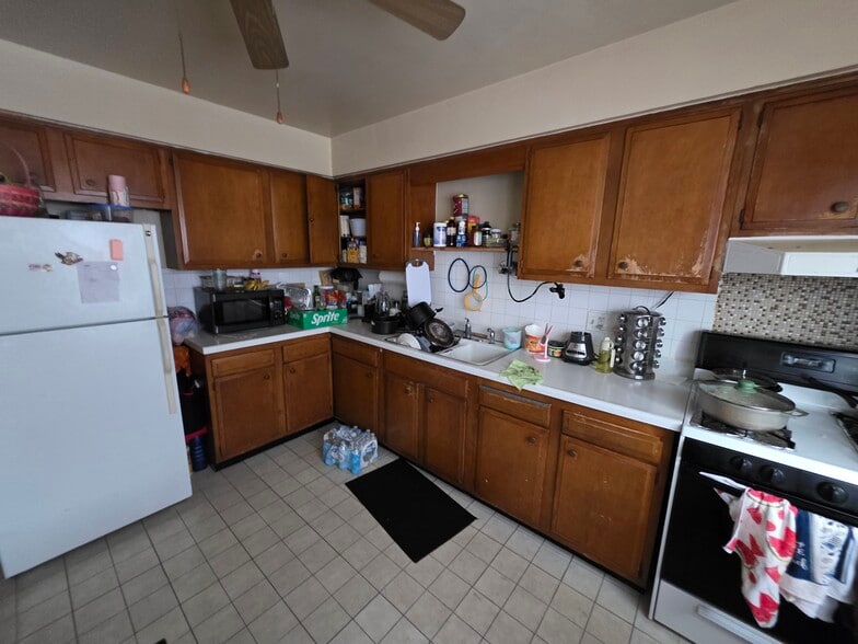 5236-38 W Diversey Ave, Chicago, IL for sale - Interior Photo - Image 2 of 12