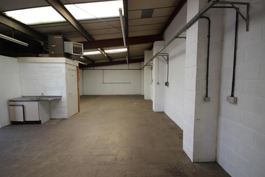 New Rd, Sheerness for lease - Building Photo - Image 3 of 14