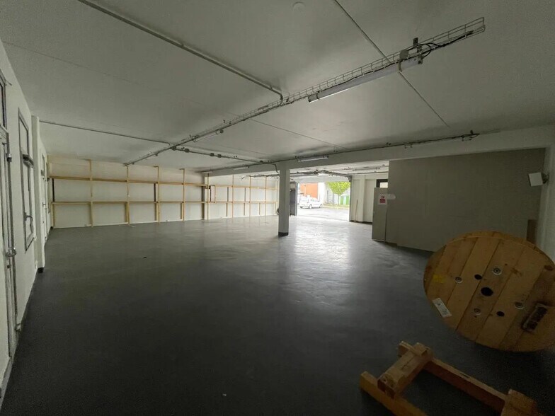 Flex in Herblay-sur-Seine for lease - Interior Photo - Image 3 of 10