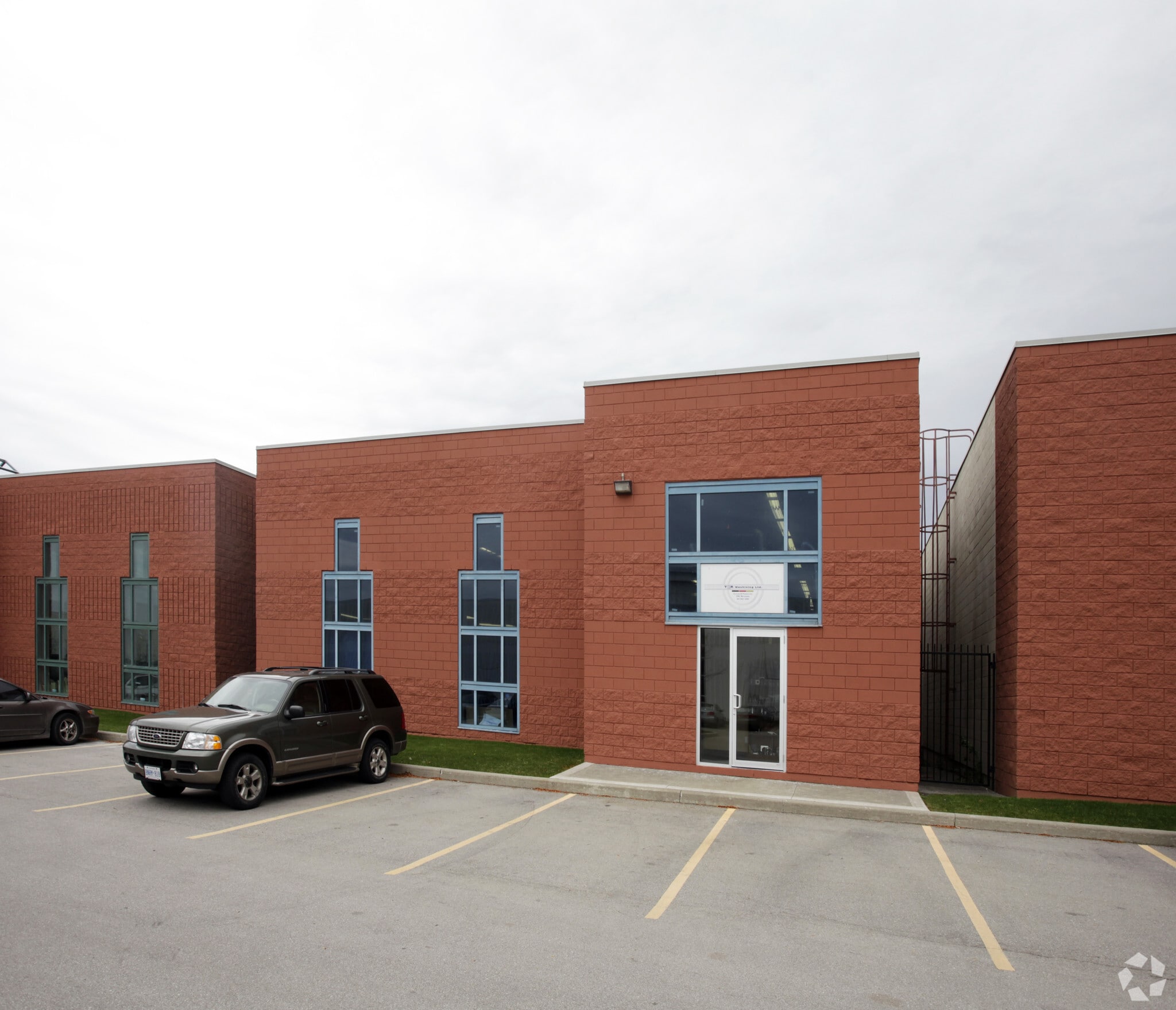 1273 N Service Rd E, Mississauga, ON for sale Primary Photo- Image 1 of 1