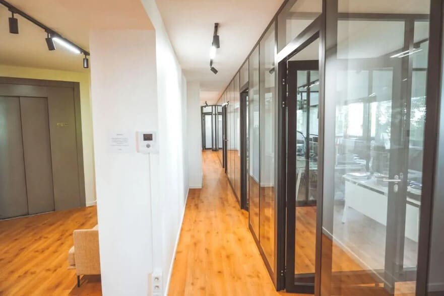 Office in Courbevoie for sale - Interior Photo - Image 2 of 6