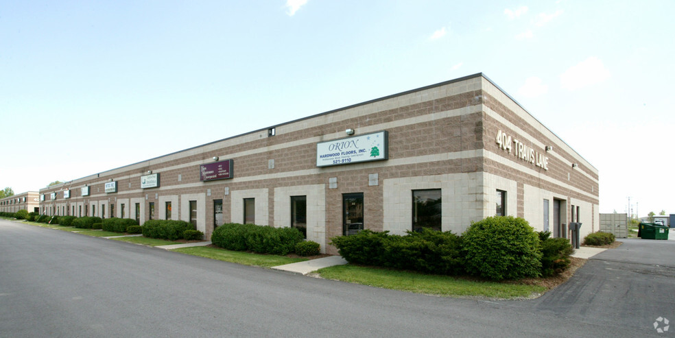 400 Travis Ln, Waukesha, WI for lease - Building Photo - Image 1 of 6