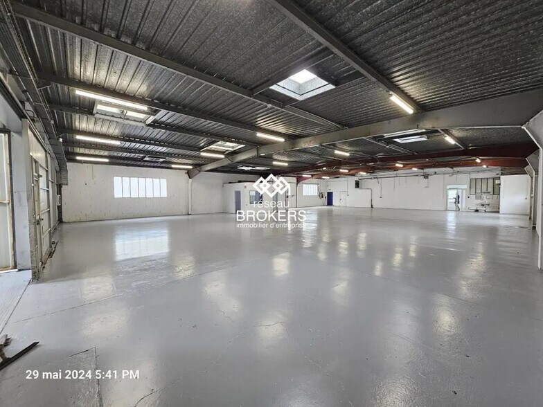 Flex in Carquefou for lease - Interior Photo - Image 1 of 1