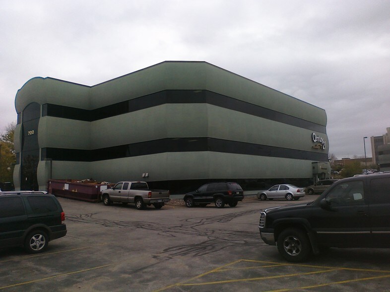 700 N 3rd St, La Crosse, WI for lease - Building Photo - Image 3 of 17