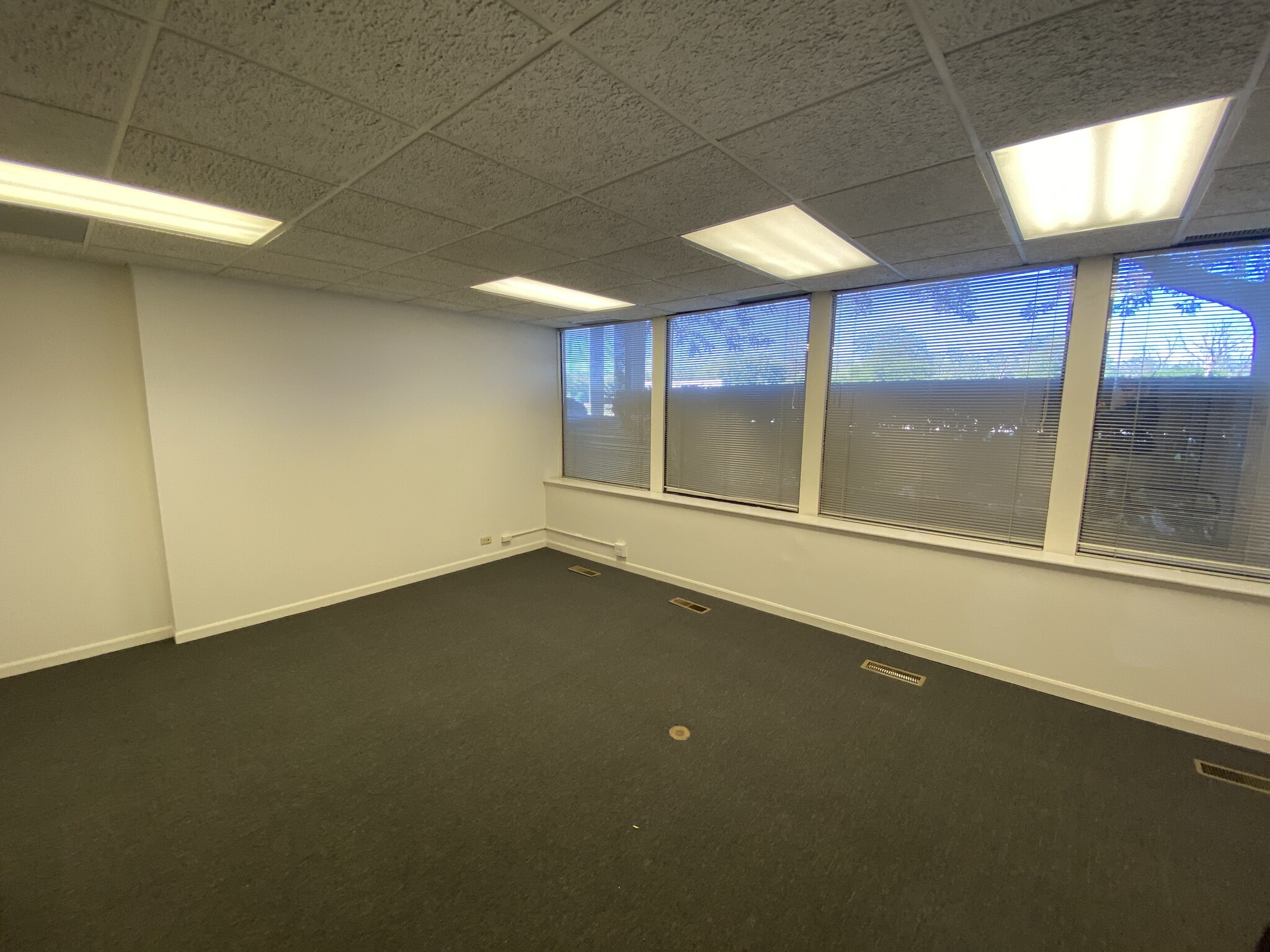 540-550 W Frontage Rd, Northfield, IL for lease Interior Photo- Image 1 of 2