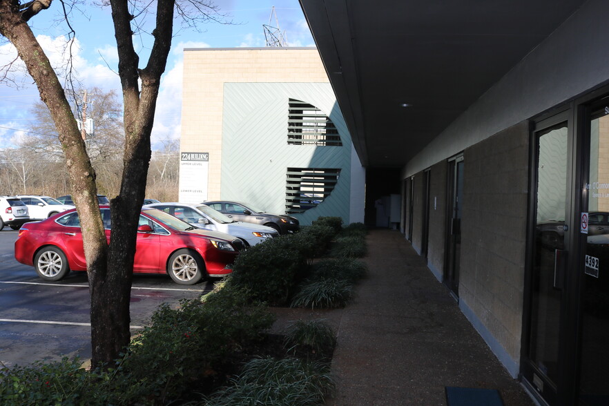 224 S Peters Rd, Knoxville, TN for lease - Building Photo - Image 2 of 4