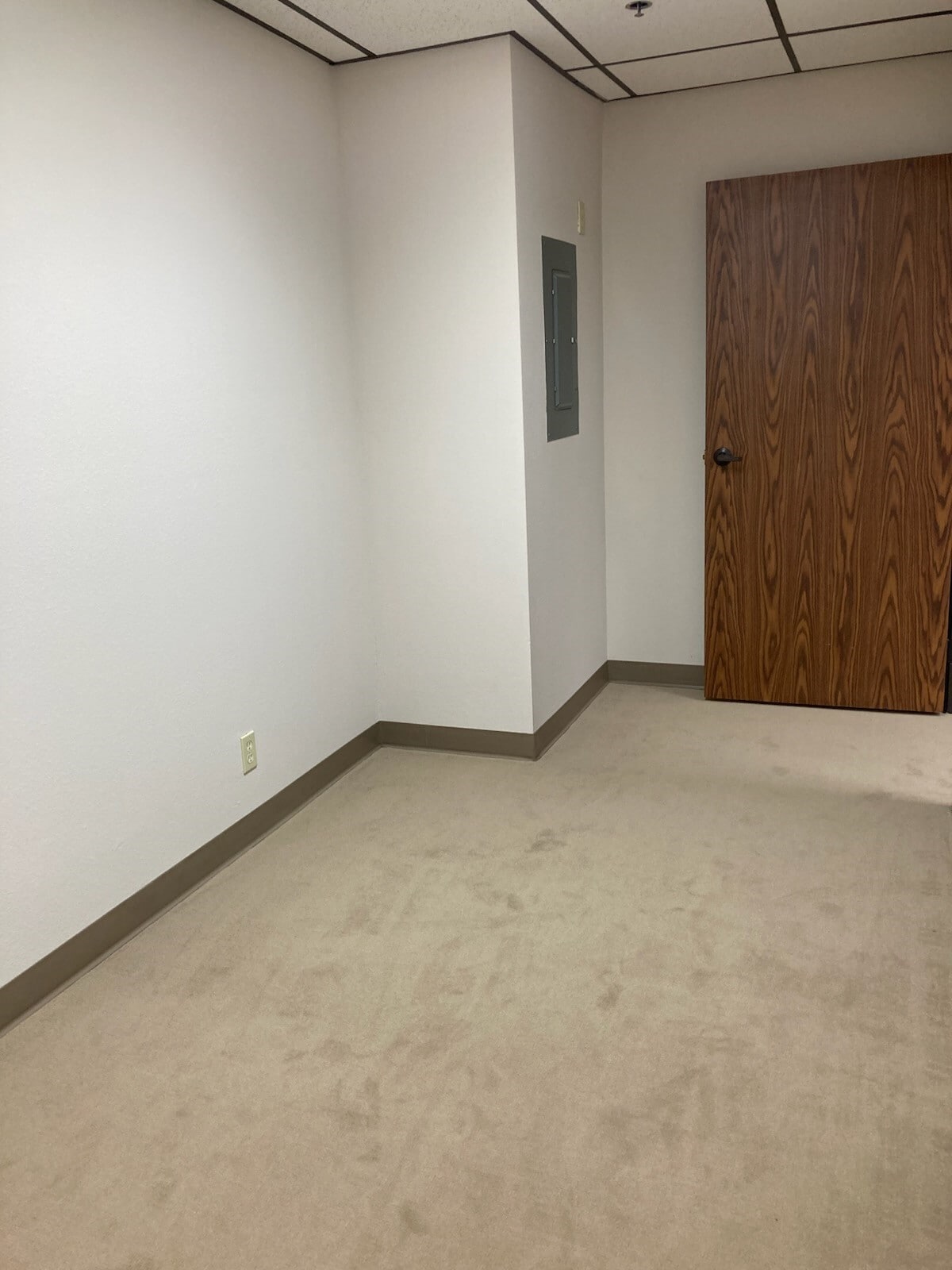 2245 1st St, Simi Valley, CA for lease Interior Photo- Image 1 of 4