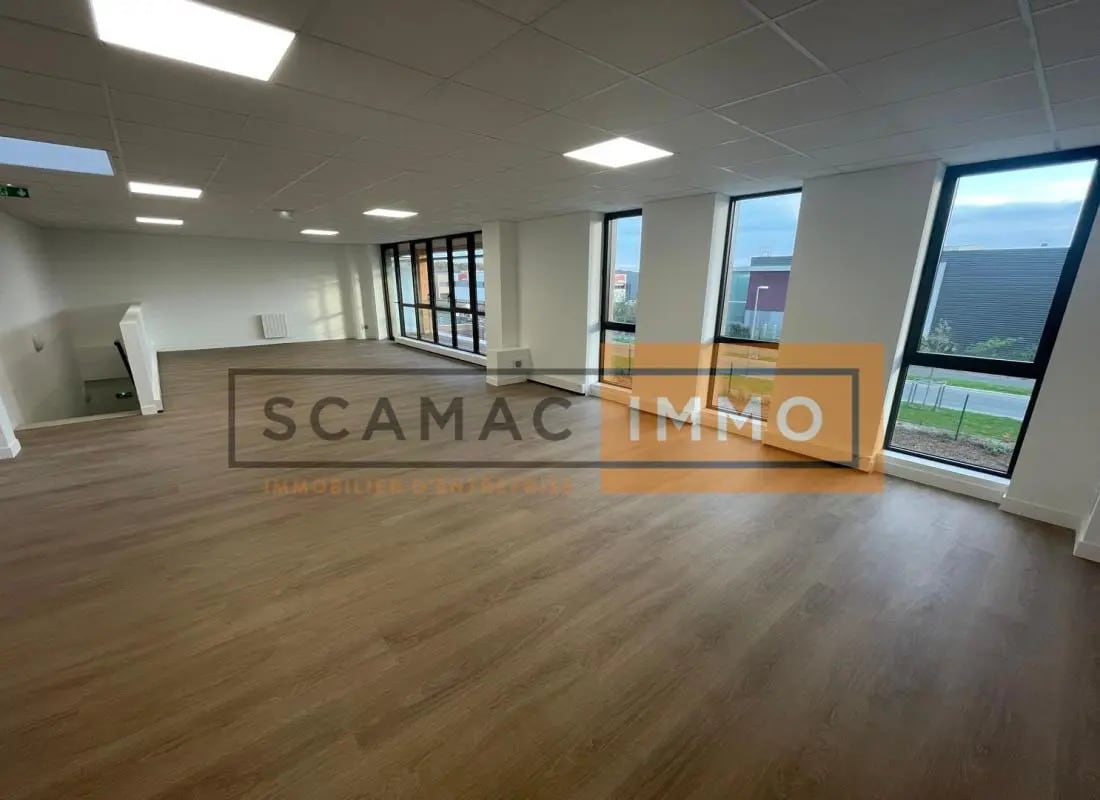 Industrial in Collégien for lease Building Photo- Image 1 of 10