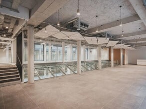 Office in Paris for lease Interior Photo- Image 1 of 9