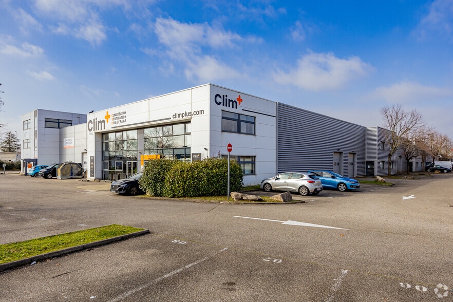 Rue Elisée Reclus, Décines-Charpieu for lease - Building Photo - Image 2 of 3