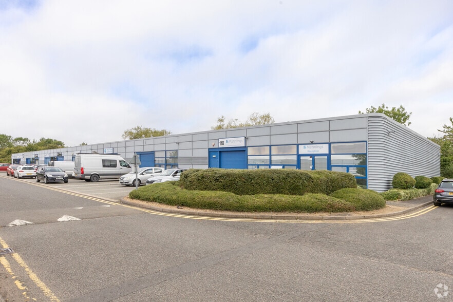 118-134 Tanners Dr, Milton Keynes for lease - Primary Photo - Image 3 of 4