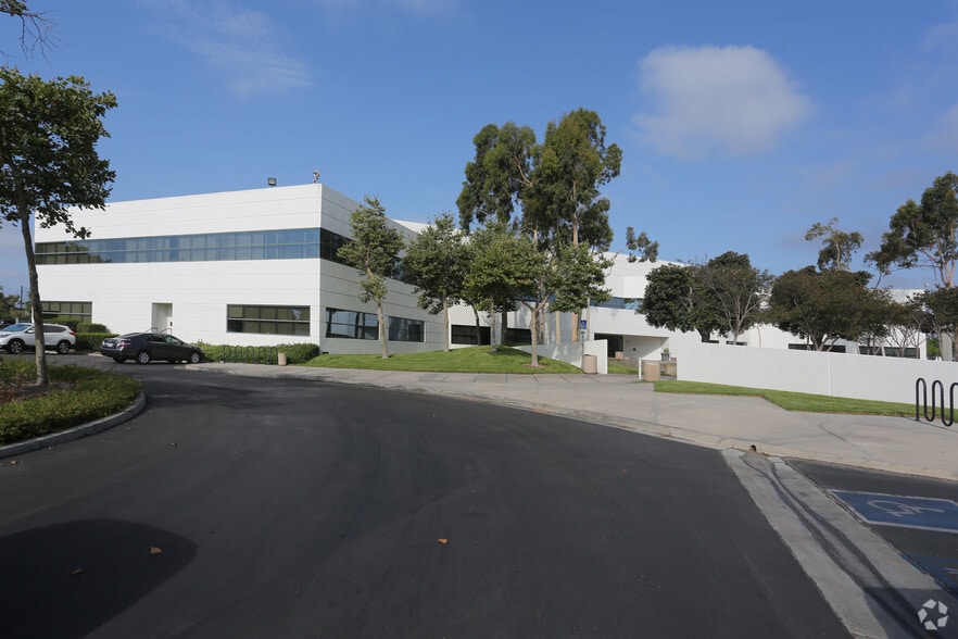 3501 Sunflower Ave, Santa Ana, CA for lease - Building Photo - Image 3 of 8