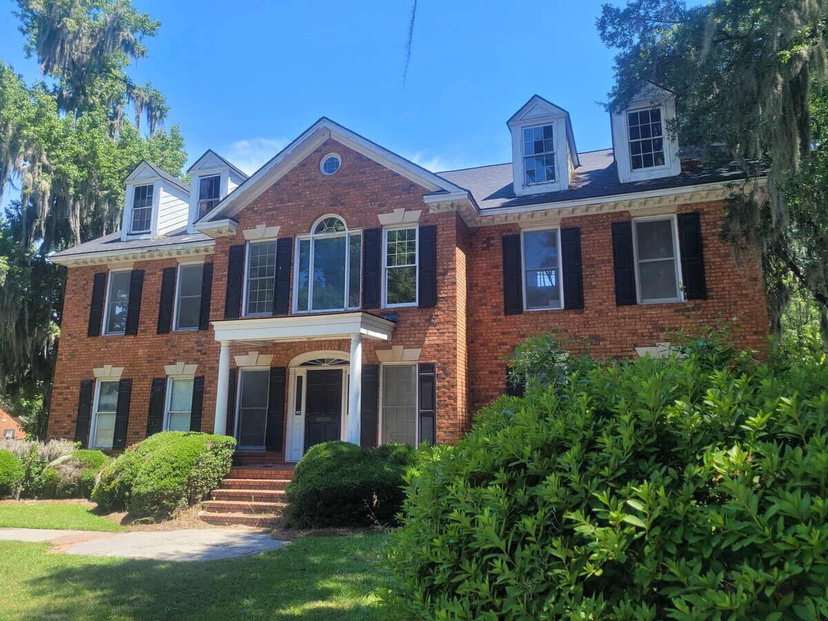 340 Eisenhower Dr, Savannah, GA 31406