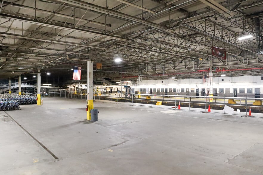 49-10 27th St, Long Island City, NY for lease - Building Photo - Image 3 of 7