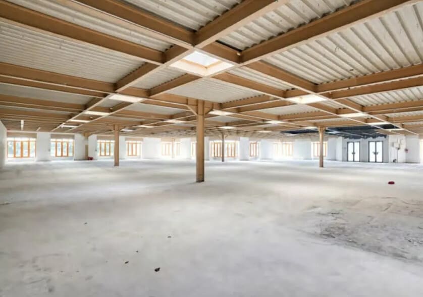 Flex in Croissy-Beaubourg for lease - Interior Photo - Image 3 of 5