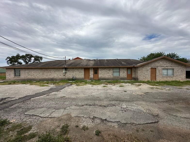 6628 Crestway Dr, San Antonio, TX for sale - Building Photo - Image 2 of 130