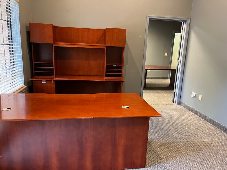 7563 Philips Hwy, Jacksonville, FL for lease - Interior Photo - Image 2 of 6