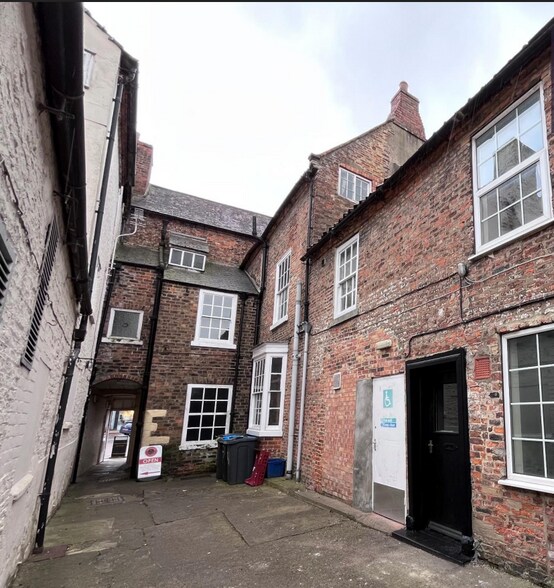 2 & 3 Wheldon Ter, Northallerton for sale - Primary Photo - Image 1 of 1