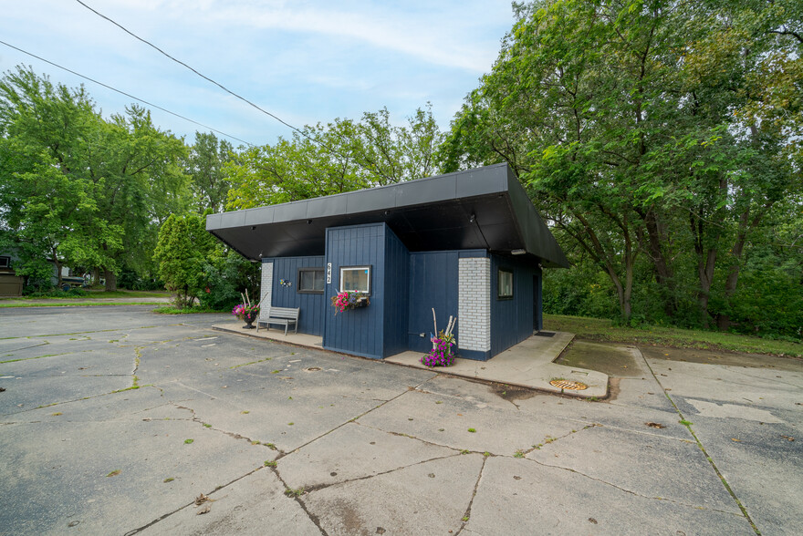 642 Main St, Neenah, WI for sale - Building Photo - Image 1 of 13