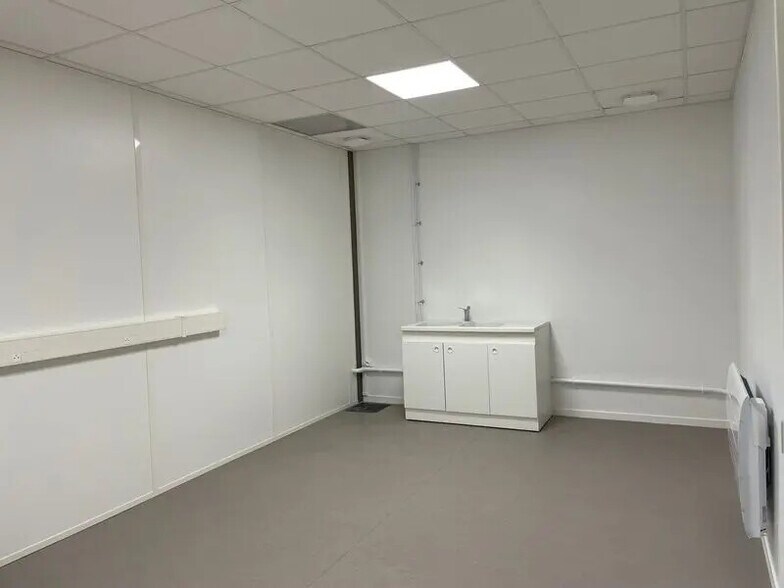 Office in Soissons for lease - Interior Photo - Image 3 of 4